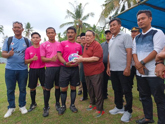 
					Wagub Sulbar Salim S Mengga membuka secara resmi S Mengga Cup V di Lapangan Sepakbola Orion Karama. Minggu, 19 Mei 2025.