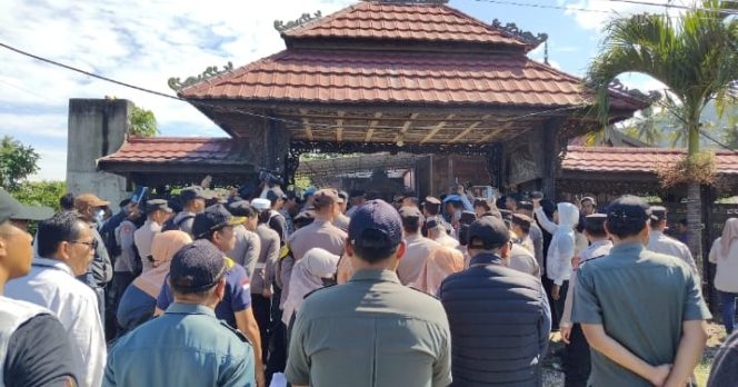 
					Ekseskusi Rumah Ukir, Keluarga Tergugat Anggap Putusan PA Polman Tidak Benar
