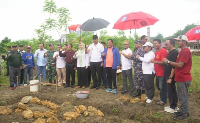 
					Ketua DPRD Sulbar bersama forkopimda Hadiri Peletakan Batu Pertama Green House Pembibtan Hortikultura