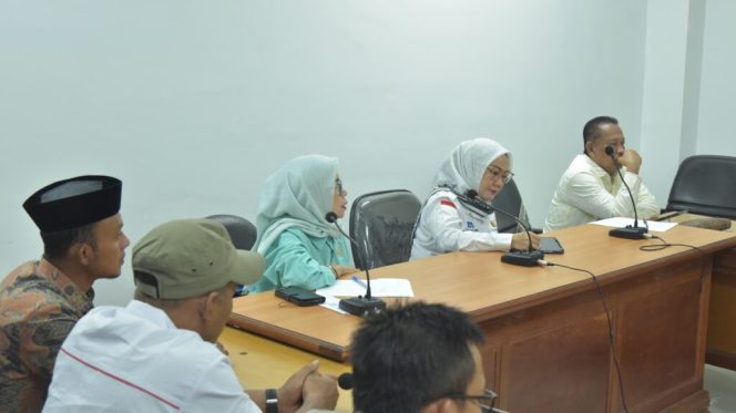 
					Atur Harga TBS Sawit, DPRD Sulbar Bahas Permentan Terbaru bersama Petani dan Perusahaan