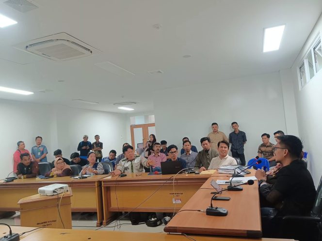 
					DPRD Sulbar Gelar RDP, Mediasi Forum Pemerhati Keadilan dan PT. MUL