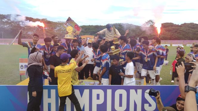 
					OTP 37 Mamuju Juara Polman Cup V Usai Bantai Tidola FC 5-1 di Final