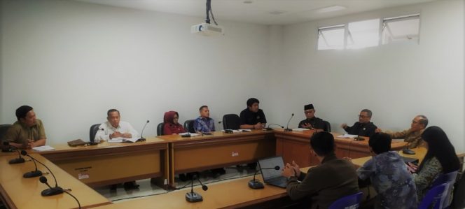 
					Pansus DPRD Sulbar Gelar Rapat, Godok Ranperda Perpustakaan