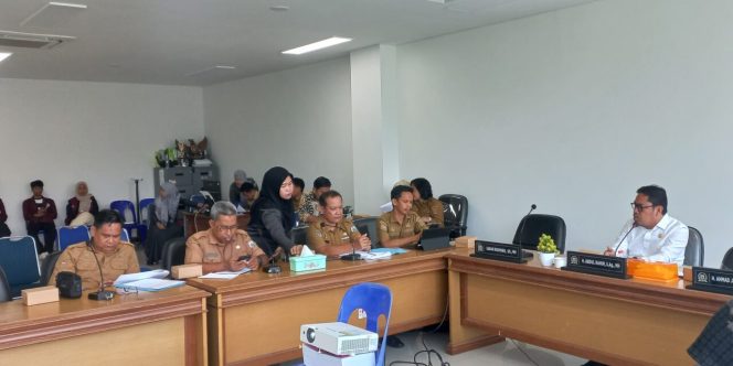 
					Komisi IV DPRD Sulbar Gelar Raker dengan OPD, Bahas Rencana Kerja Tahun 2025