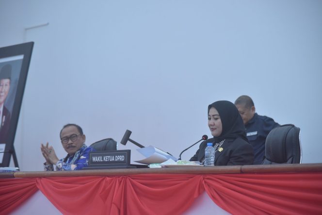 
					DPRD Sulbar Serahkan Surat Keputusan Ranperda RPJMD 2025-2029 ke Gubernur