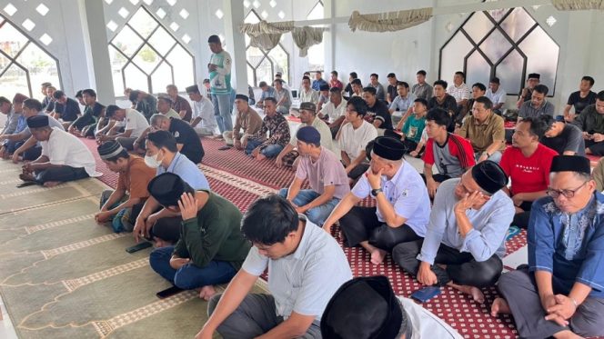 
					Semangat Teladani Akhlak Rasulullah, Sekretariat DPRD Sulbar Gelar Maulid